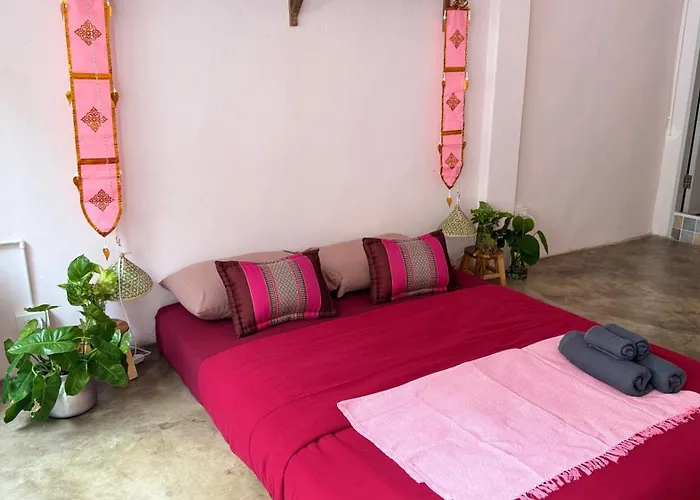 Baan Yentafo - Pink House 3rd Floor Albergue